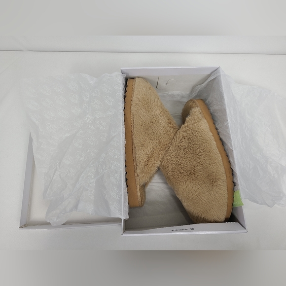 Steve Madden Fuzzy Slip On House Shoes Tan Size M With Box - Picture 10 of 11